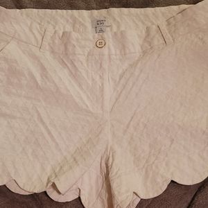 Crown & Ivy white Shelby Shortd